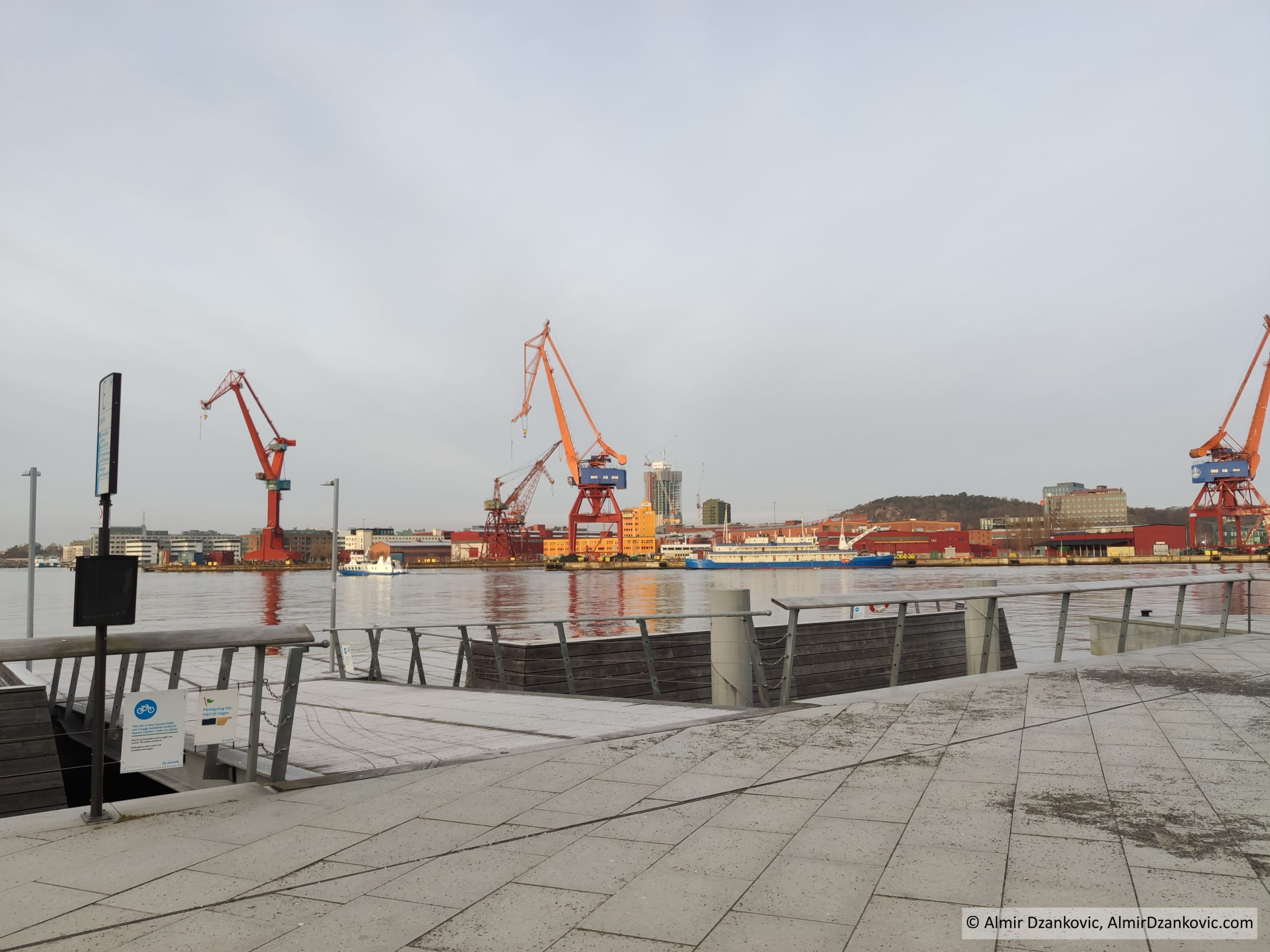 Photographs: Construction; Göteborg; Lindholmen, Järntorget and Masthuggskajen from Stenpiren; 20220115
